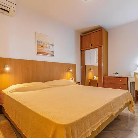 Pet Friendly Home In Pula With Jacuzzi *