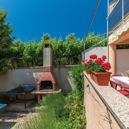 Pet Friendly Home In Pula With Jacuzzi Holiday home