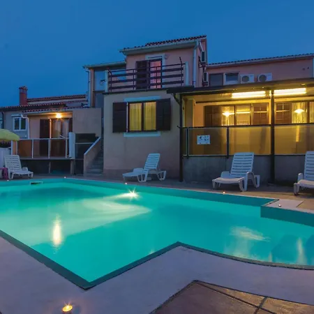 Pet Friendly Home In Pula With Jacuzzi Holiday home