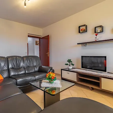 Pet Friendly Home In Pula With Jacuzzi Holiday home *