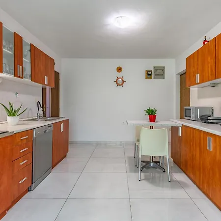 Pet Friendly Home In Pula With Jacuzzi Holiday home