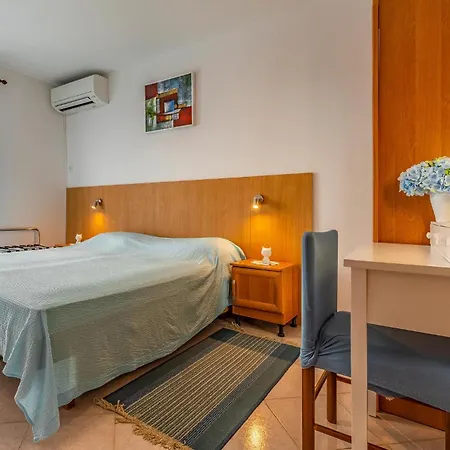 Pet Friendly Home In Pula With Jacuzzi *