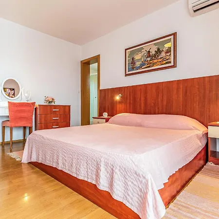 Pet Friendly Home In Pula With Jacuzzi Pula