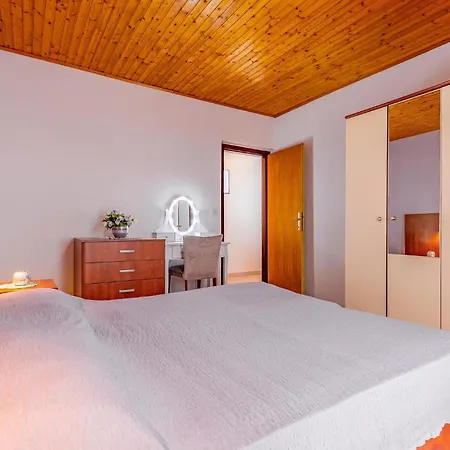 Pet Friendly Home In Pula With Jacuzzi Holiday home *