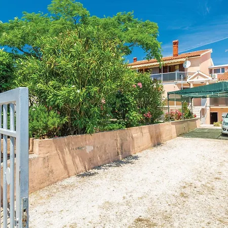 Pet Friendly Home In Pula With Jacuzzi *