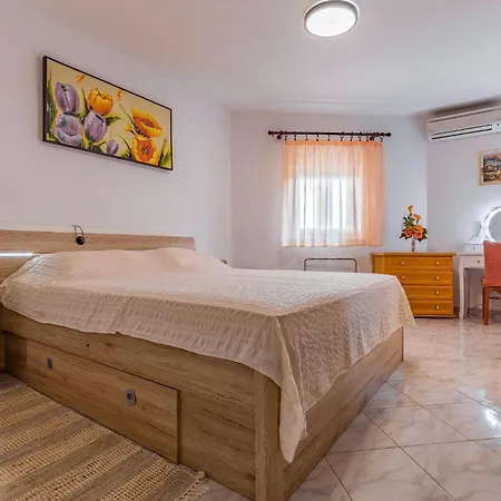 Pet Friendly Home In Pula With Jacuzzi Pula