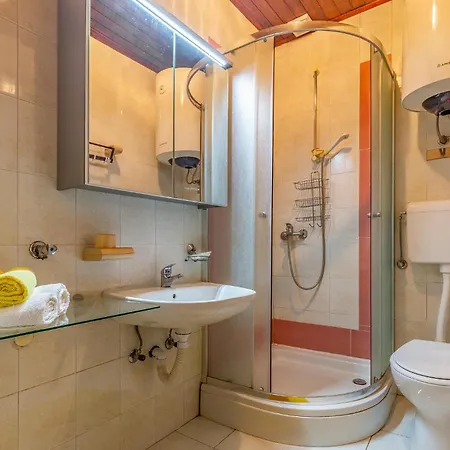 Pet Friendly Home In Pula With Jacuzzi Holiday home