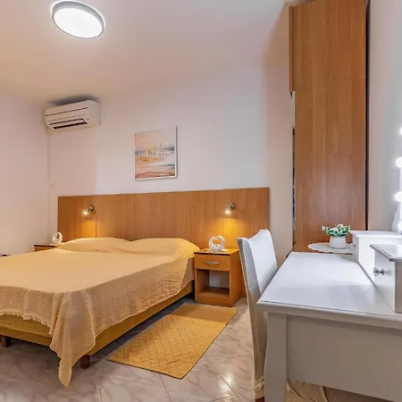 Pet Friendly Home In Pula With Jacuzzi *