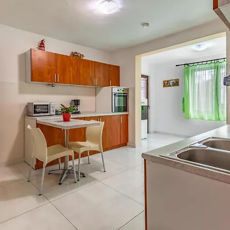 Holiday home Pet Friendly Home In Pula With Jacuzzi
