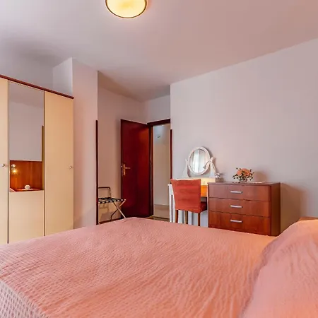 Pet Friendly Home In Pula With Jacuzzi * Pula