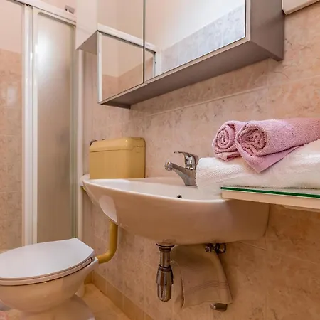 Holiday home Pet Friendly Home In Pula With Jacuzzi *