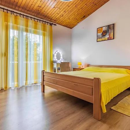 Pet Friendly Home In Pula With Jacuzzi