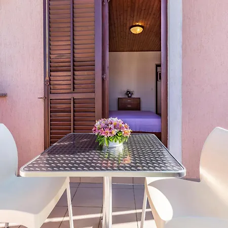 Pet Friendly Home In Pula With Jacuzzi * Pula