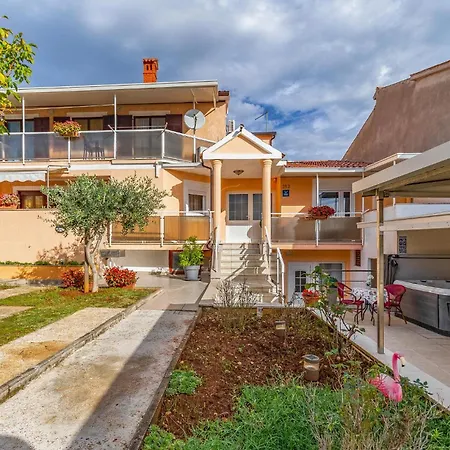 Pet Friendly Home In Pula With Jacuzzi Holiday home