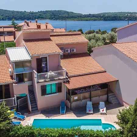 Pet Friendly Home In Pula With Jacuzzi Holiday home *