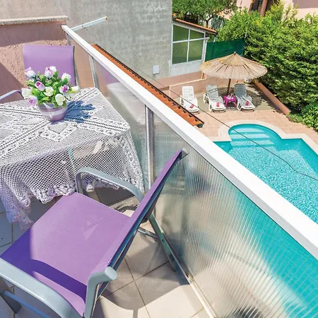 Pet Friendly Home In Pula With Jacuzzi Holiday home