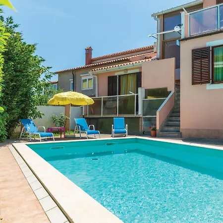 Pet Friendly Home In Pula With Jacuzzi Pula