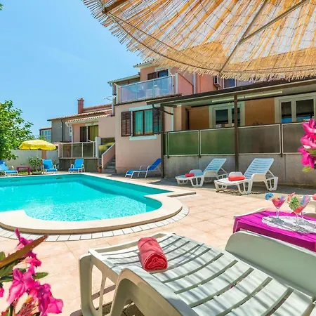 Pet Friendly Home In Pula With Jacuzzi Pula