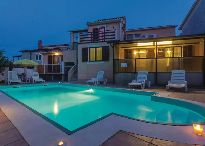 Stunning Home In Pula Vikendica