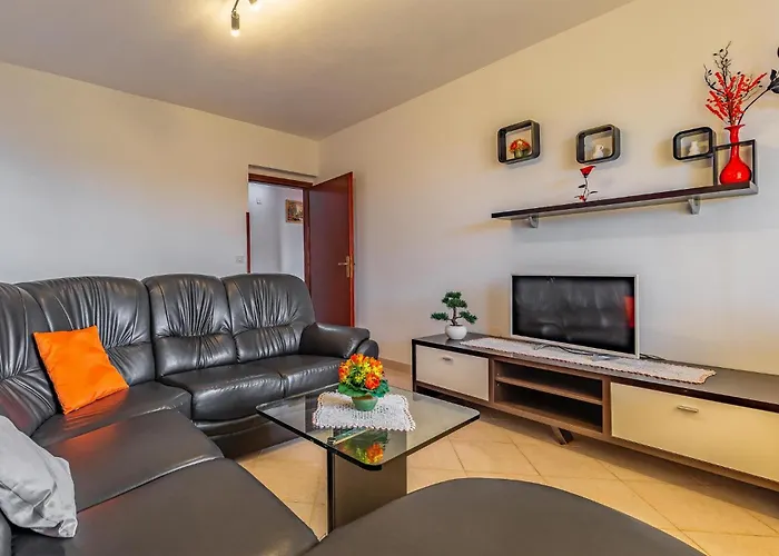 Stunning Home In Pula Vikendica *