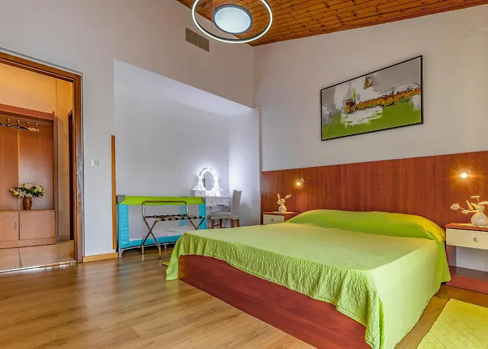 Vikendica Stunning Home In Pula