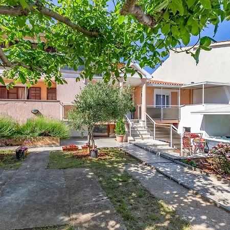 Pet Friendly In With Jacuzzi Pula