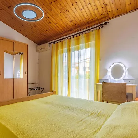 Pet Friendly In With Jacuzzi Prázdninový dům Pula